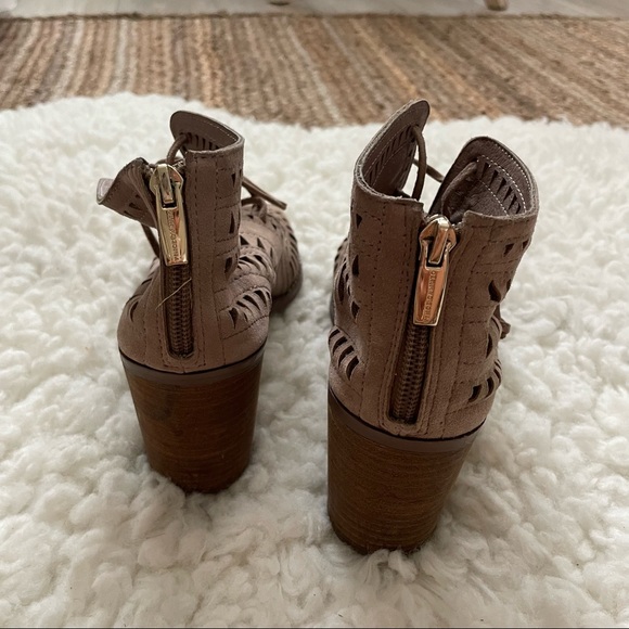 Vince Camuto Tan Taupe Tarita Cut Out Lace Up Block Sandal - Picture 5 of 8